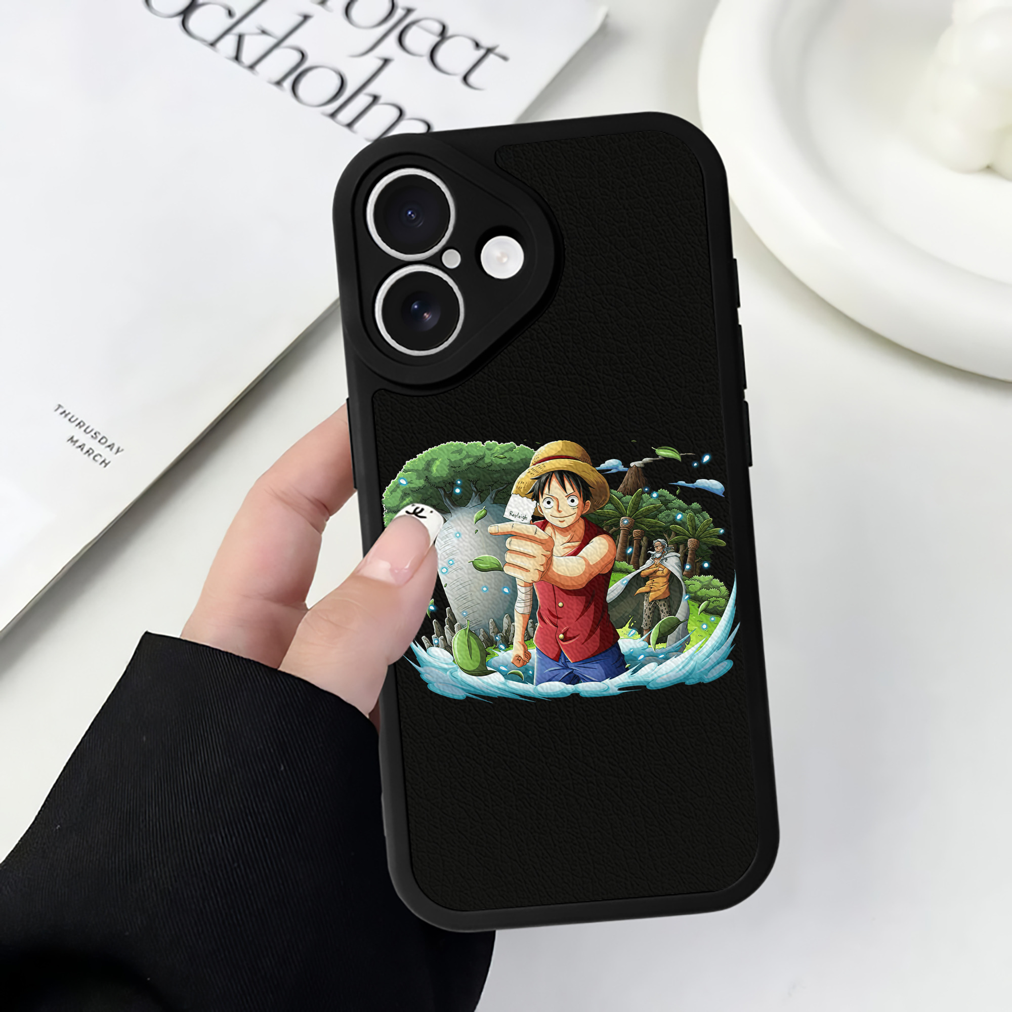 （画像用） ワンピース モンキー・D・ルフィ ONE PIECE Monkey D. Luffy 【iPhone 16シリーズ対応】シリコンスマホケース（レザー調） 材質：シリコン